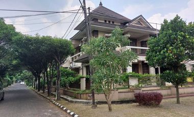Rmh besar, hook, 2lt, jl utama, Kemang Pratama, Bekasi