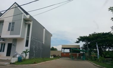 FREE KITCHEN SET Rumah Take Over 98 JT dkt Tol Serpong di Sanur Valley