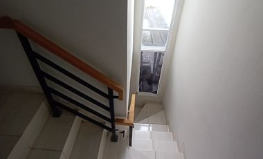 FREE KITCHEN SET Rumah Take Over 98 JT dkt Tol Serpong di Sanur Valley