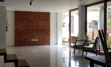 Rumah Villa mewah di Ciumbuleuit dekat  UNPAR,ITB