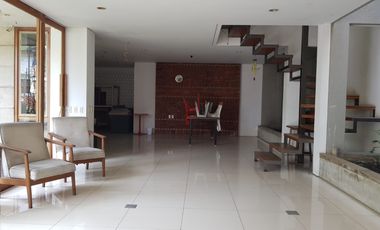 Rumah Villa mewah di Ciumbuleuit dekat  UNPAR,ITB