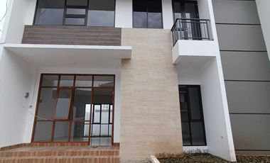 Rumah 2 lantai Lebar 10mtr 1 mnt tol buah batu bandung Hadap Barat