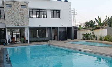 Rumah 2 lantai Lebar 10mtr 1 mnt tol buah batu bandung Hadap Barat