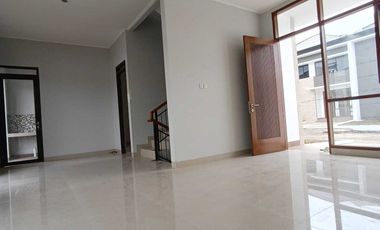 Rumah 2 lantai Lebar 10mtr 1 mnt tol buah batu bandung Hadap Barat