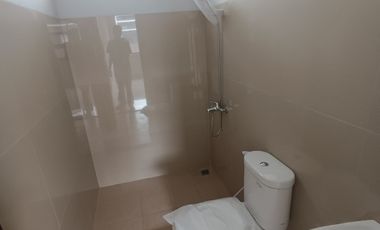 Rumah 2 lantai Lebar 10mtr 1 mnt tol buah batu bandung Hadap Barat