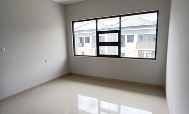 Rumah 2 lantai Lebar 10mtr 1 mnt tol buah batu bandung Hadap Barat