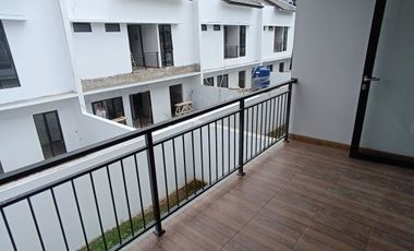 Rumah 2 lantai Lebar 10mtr 1 mnt tol buah batu bandung Hadap Barat