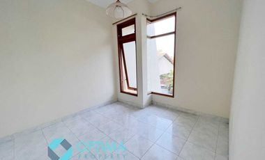 Rumah dekat UGM di Perumahan Nandan dalam ringroad dekat Pogung  Pandega Lempongsari Monjali