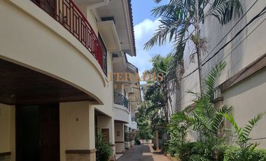 DISEWAKAN RUMAH DI KAWASAN ELIT MENTENG