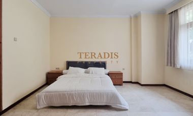 DISEWAKAN RUMAH DI KAWASAN ELIT MENTENG