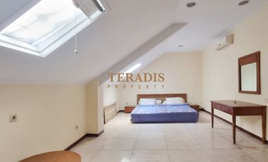 DISEWAKAN RUMAH DI KAWASAN ELIT MENTENG