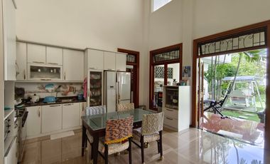 Rumah Araya tahap 1 di Raya Boulevard luas tanah 1.000m2 dengan Indoor pool dan 6 kamar tidur