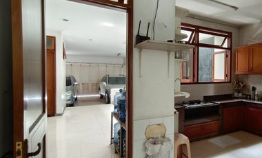 Rumah Araya tahap 1 di Raya Boulevard luas tanah 1.000m2 dengan Indoor pool dan 6 kamar tidur
