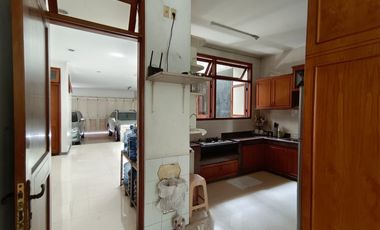 Rumah Araya tahap 1 di Raya Boulevard luas tanah 1.000m2 dengan Indoor pool dan 6 kamar tidur