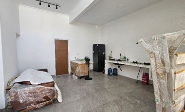 Rumah Sudut dekat Mesjid Royal Spring