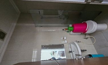 Rumah Sudut dekat Mesjid Royal Spring