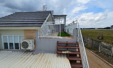 Rumah Sudut dekat Mesjid Royal Spring