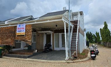 Rumah Sudut dekat Mesjid Royal Spring