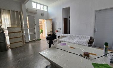 Rumah Sudut dekat Mesjid Royal Spring