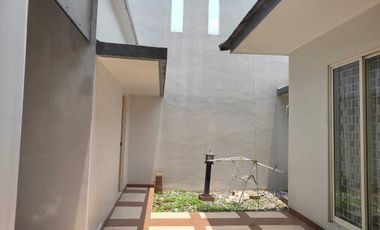 Disewakan rumah siap huni di lokasi alam sutera tangerang