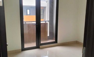 Rumah Cantik 2 Lantai di Summarecon Crown Gading, Bekasi e0117off