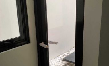 Rumah Cantik 2 Lantai di Summarecon Crown Gading, Bekasi e0117off