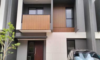 Rumah Cantik 2 Lantai di Summarecon Crown Gading, Bekasi e0117off