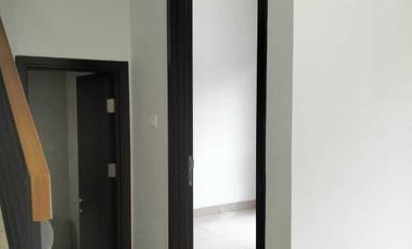 Rumah Cantik 2 Lantai di Summarecon Crown Gading, Bekasi e0117off