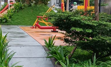 Hinata living rumah exclusive modern.