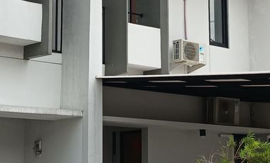 Hinata living rumah exclusive modern.