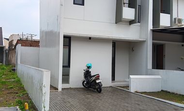 Hinata living rumah exclusive modern.