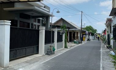 Di sewakan bersih 2 AC 10 menit ke RS Muwardi