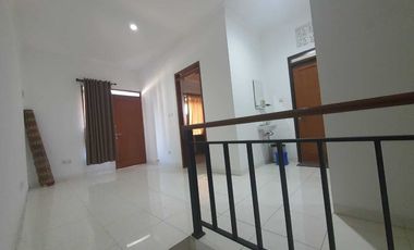 Di Jual Cepat Rumah di Dipalaya Ciwaruga Bandung. Sangat Terawat Murah