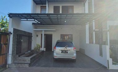 Di Jual Cepat Rumah di Dipalaya Ciwaruga Bandung. Sangat Terawat Murah