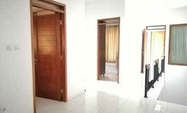 Di Jual Cepat Rumah di Dipalaya Ciwaruga Bandung. Sangat Terawat Murah