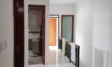 Di Jual Cepat Rumah di Dipalaya Ciwaruga Bandung. Sangat Terawat Murah