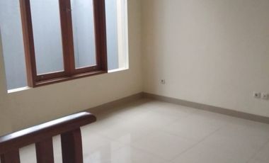 Disewakan rumah cocok untuk kantor daerah pondok ranji