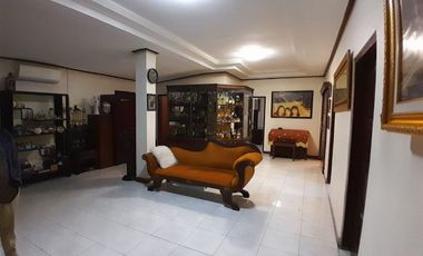 Rumah luas nyaman dekat DPRD Karangasem Surakarta