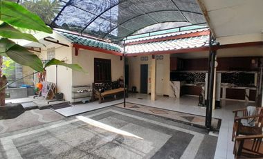 Rumah luas nyaman dekat DPRD Karangasem Surakarta