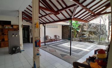 Rumah luas nyaman dekat DPRD Karangasem Surakarta