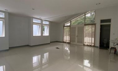 Rumah Strategis Bisa Untuk Tinggal Kantor Atau Usaha Mainroad Sutami