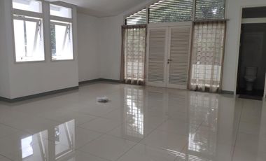 Rumah Strategis Bisa Untuk Tinggal Kantor Atau Usaha Mainroad Sutami