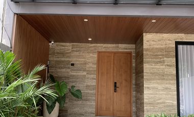 Rumah Mewah 2 Lantai Lokasi Strategis Dalam Ringroad Dekat Amplaz