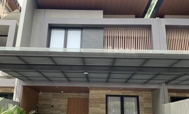 Rumah Mewah 2 Lantai Lokasi Strategis Dalam Ringroad Dekat Amplaz