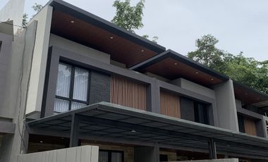 Rumah Mewah 2 Lantai Lokasi Strategis Dalam Ringroad Dekat Amplaz