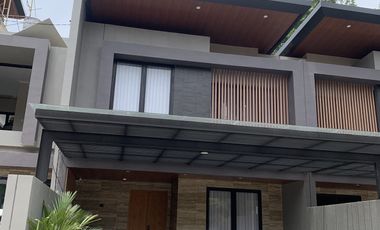 Rumah Mewah 2 Lantai Lokasi Strategis Dalam Ringroad Dekat Amplaz