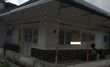 Di Jual Rumah Vintage Di Jalan Kolmasturi Cimahi