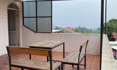 RUMAH BAGUS TERAWAT DI SARIWANGI