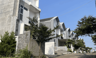 BELI VILLA FREE FURNISH + FASILITAS PERUMAHAN TERBAIK DI KOTA BATU