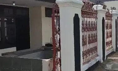 Disewakan Rumah /Kantor Jalan Lebar Tebet Murah Bagus